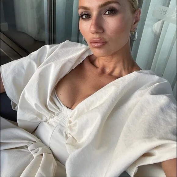 Zara Dresses & Skirts - ZARA MINI SKIRT SIZE S